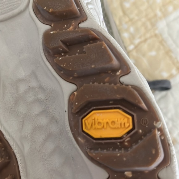 New Balance Vibram Fresh Foam Sneakers size 8W - Picture 8 of 8
